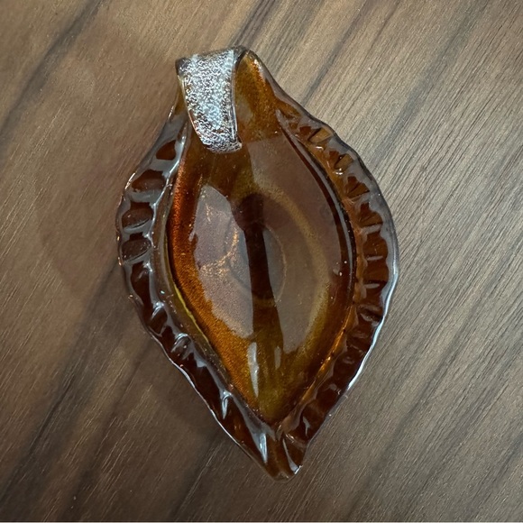 GLASS LEAF NECKLACE PENDANT BROWN WITH GOLD AND SILVER SWIRL DESIGN - Picture 3 of 5